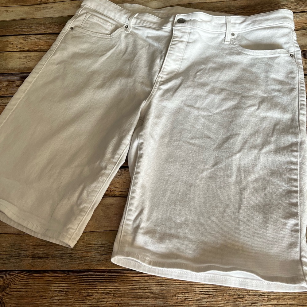 Levi's Plus Size Women's White Denim Shorts Size 22W